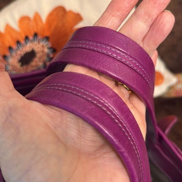 MARC JACOBS ITALY BIG HEART FUCHSIA LEATHER CUTOUT BAG C383189 EUC TAGS $1895 - Picture 16 of 17